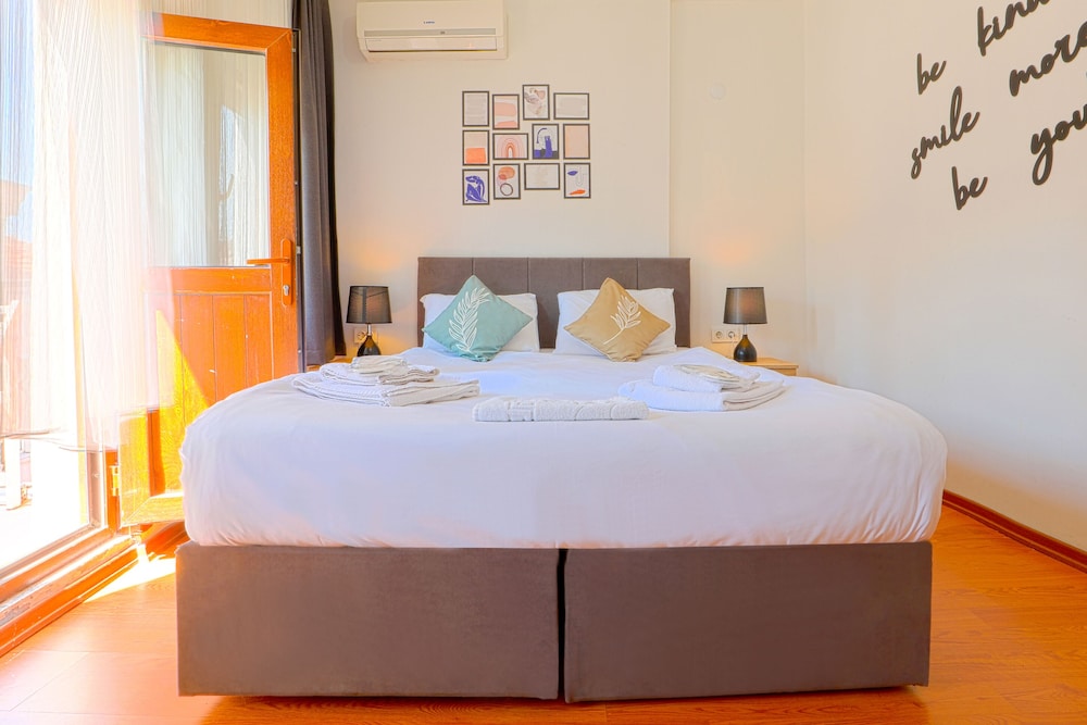 Standard Double Room, City View photo 2