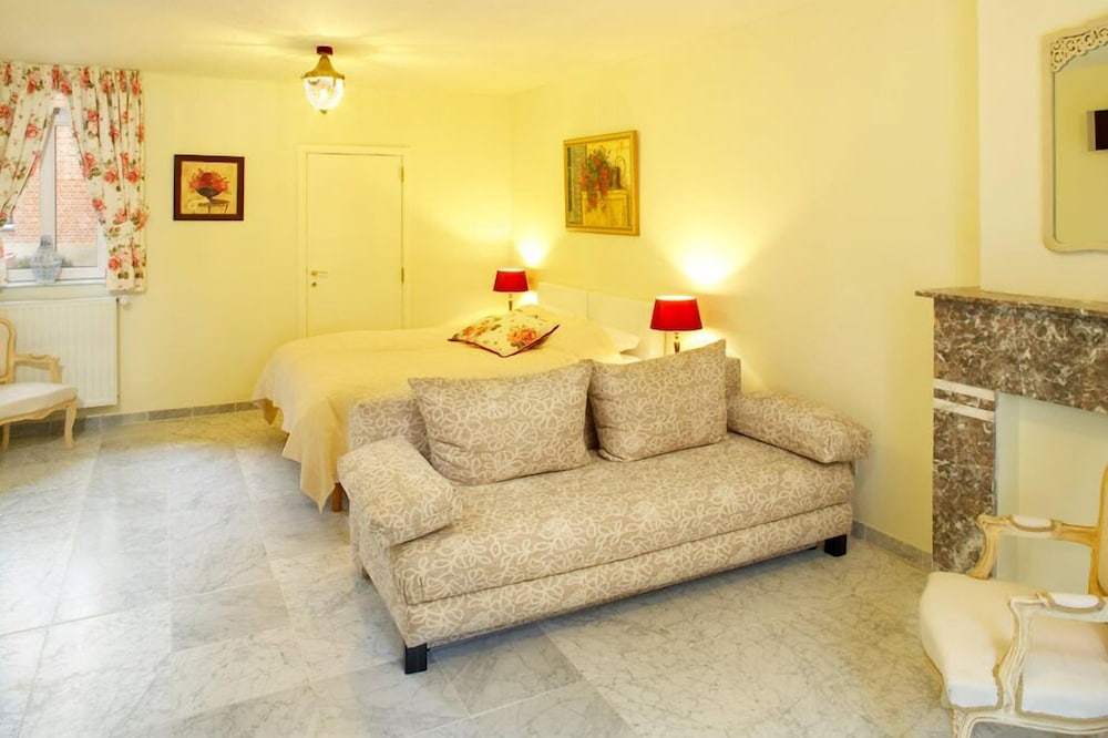 Family Room, Annex Building photo 1
