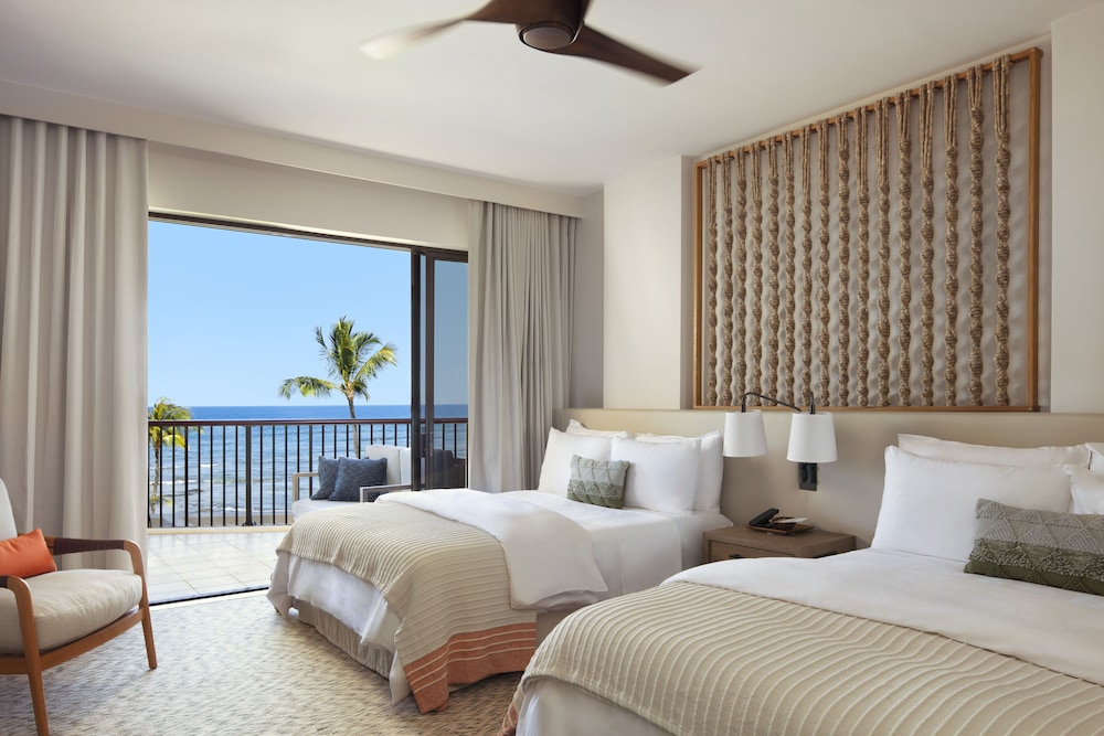 Room, 2 Queen Beds, Oceanfront thumbnail 5