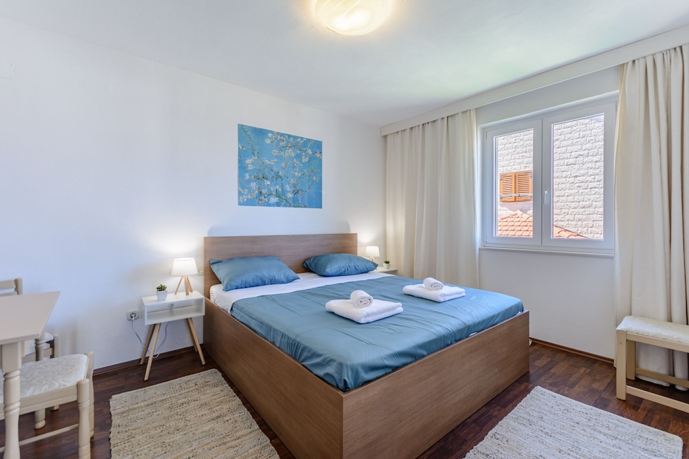 Apartment (One bedroom apartment with balcony)
