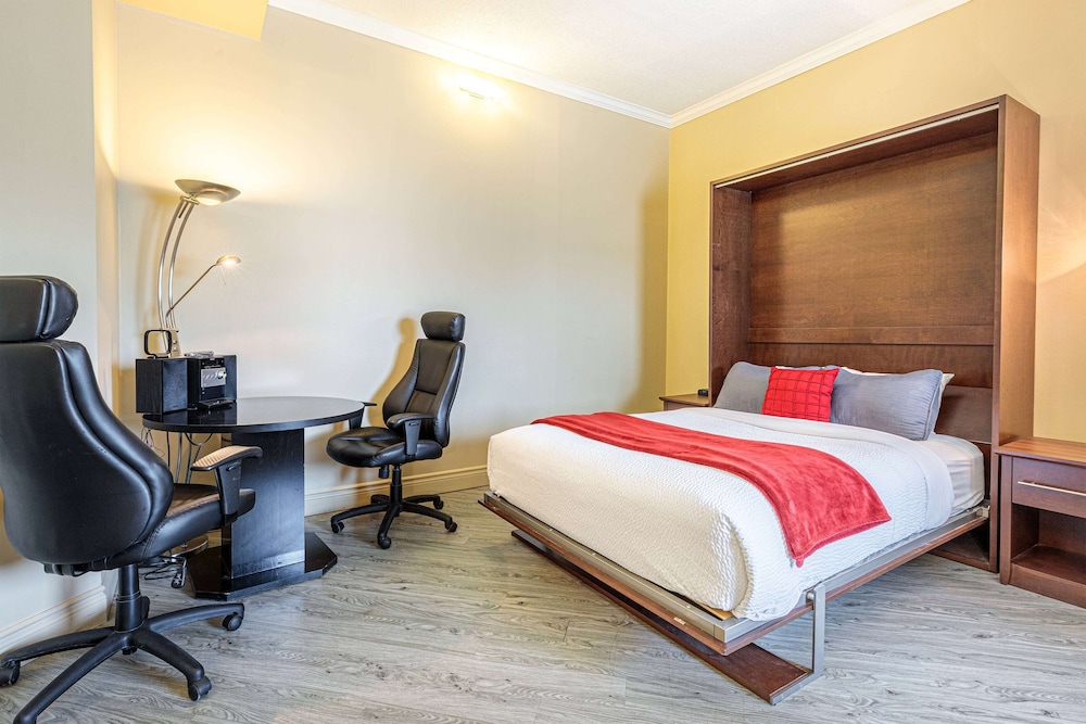 Executive Suite, 1 Queen Bed, Non Smoking - Photo 1
