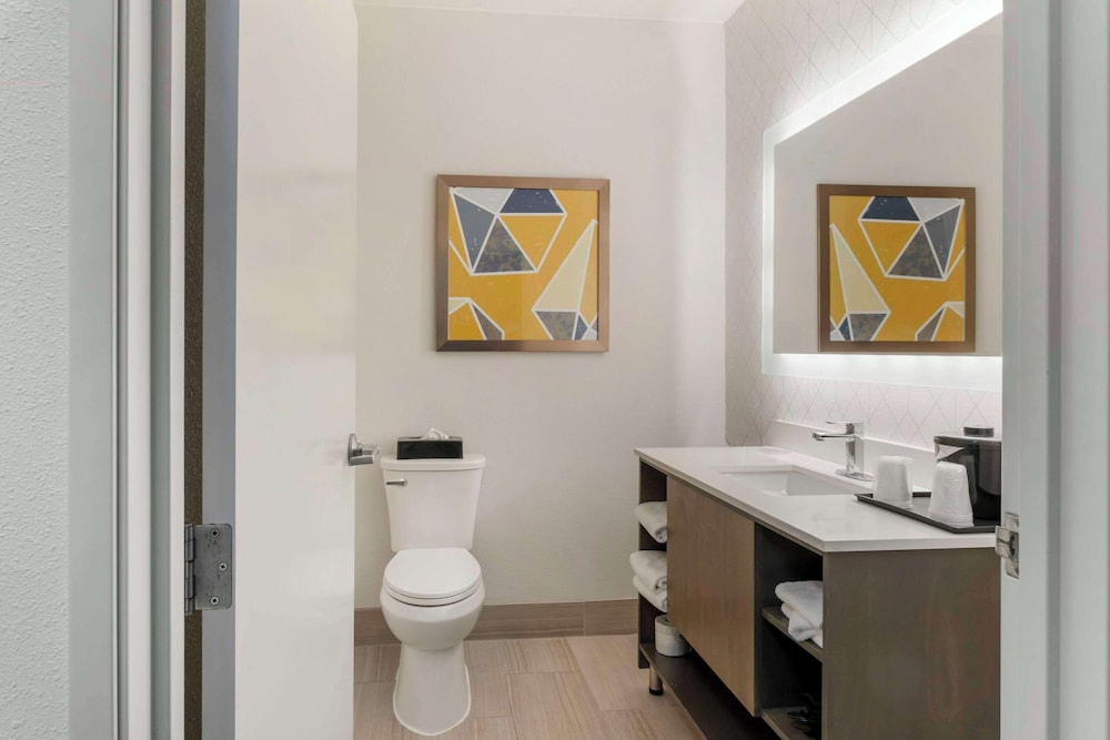 Suite - Photo 2