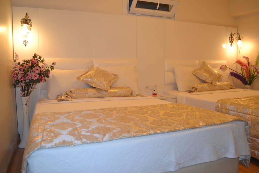 Deluxe Triple Room photo 3