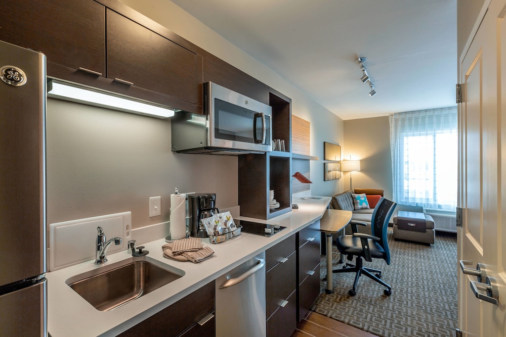 Suite, 1 Bedroom (Mobility/Hearing Accessible, Tub) photo 2
