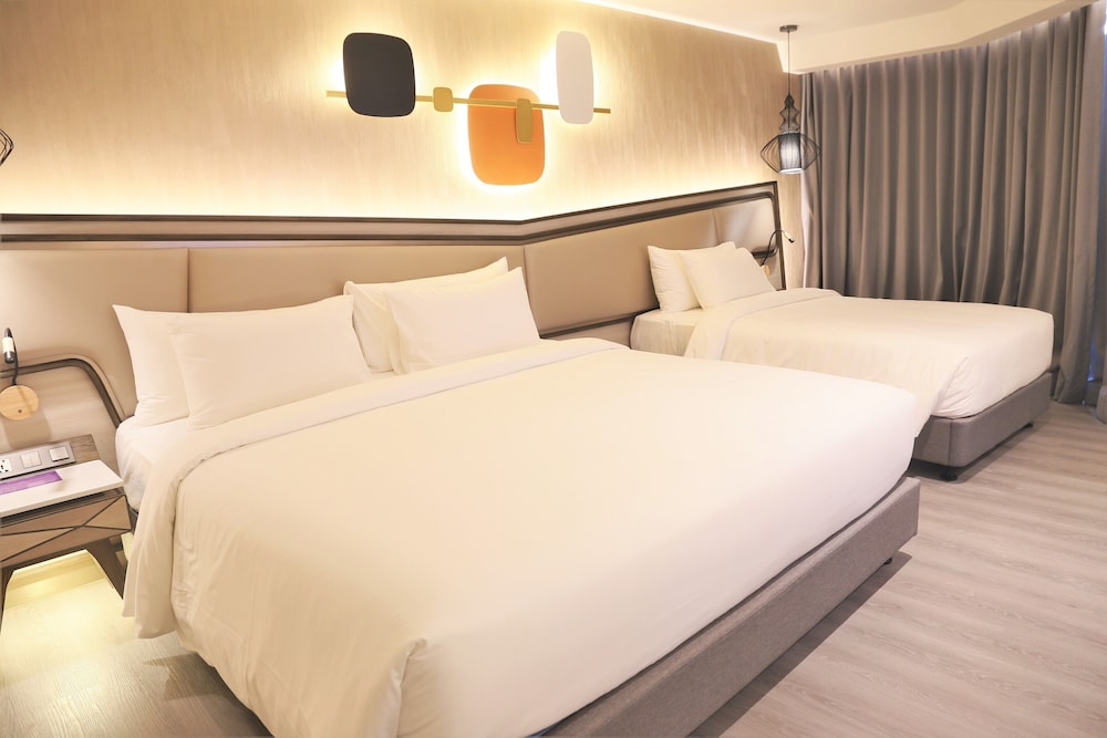 Amethyst One Bed Room Executive Suite - Photo 4