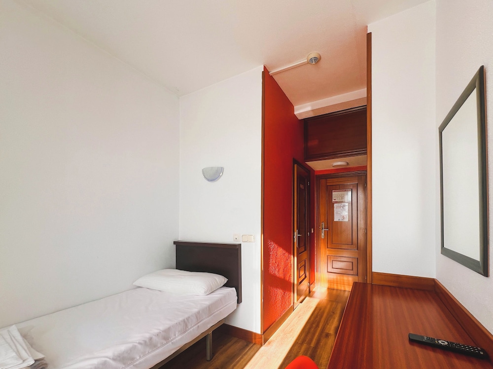 Basic Single Room photo 3