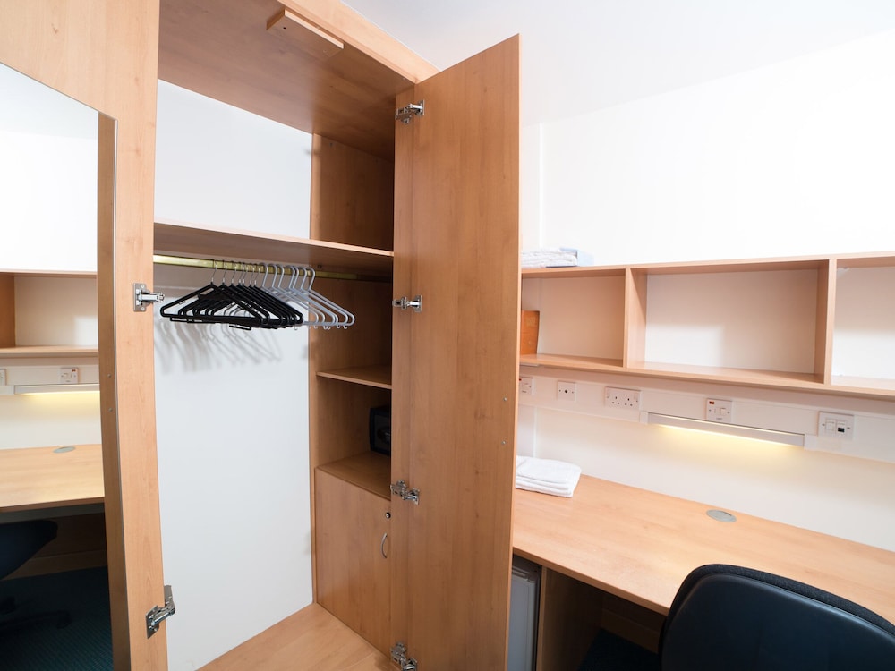 Double Room, 1 Double Bed, Private Bathroom (No TV) photo 3