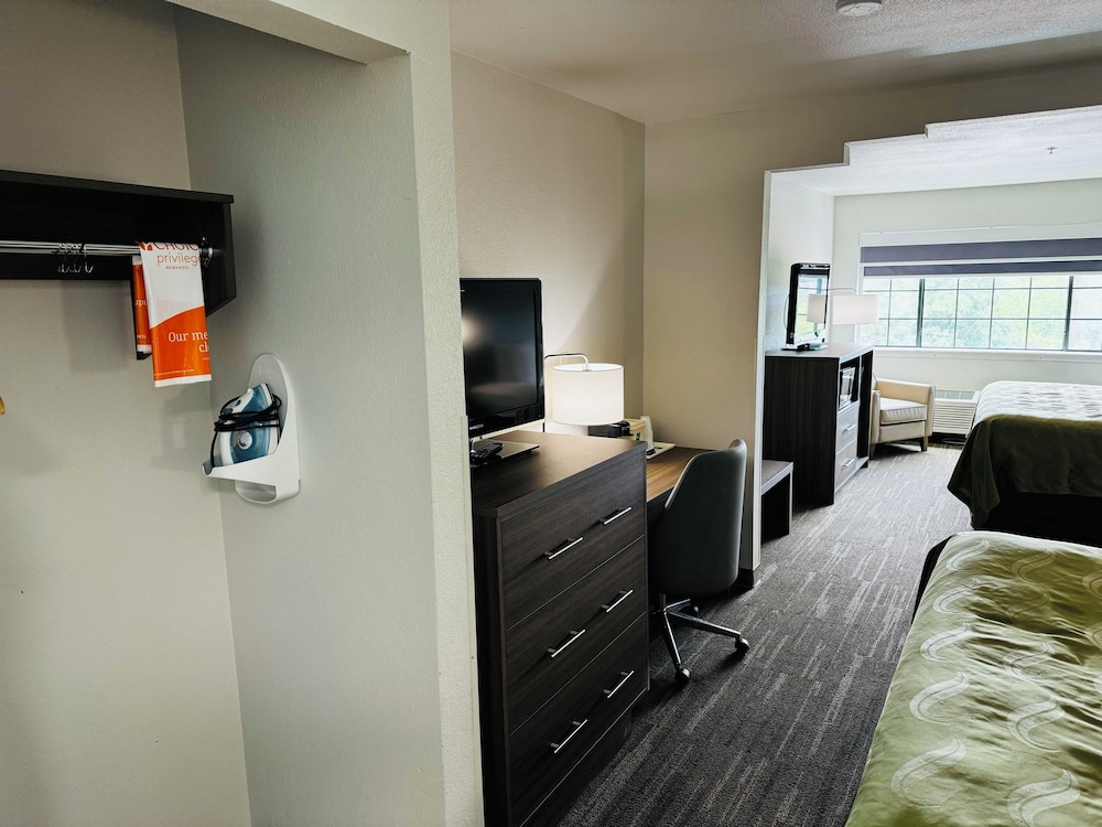 Room, Multiple Beds, Non Smoking - Photo 7