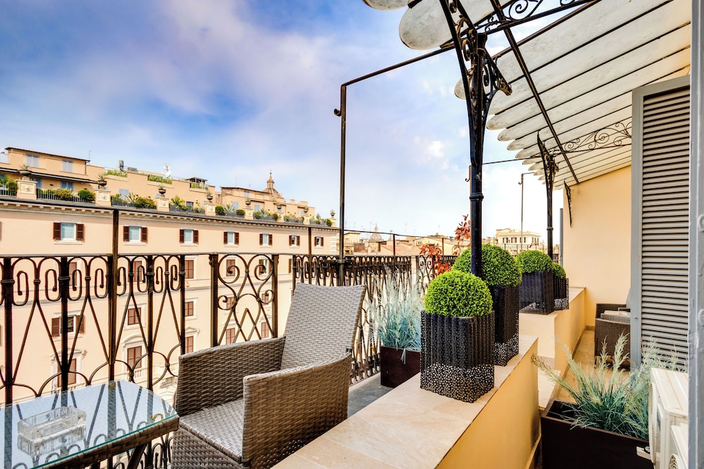 Deluxe City View with Terrace photo 1