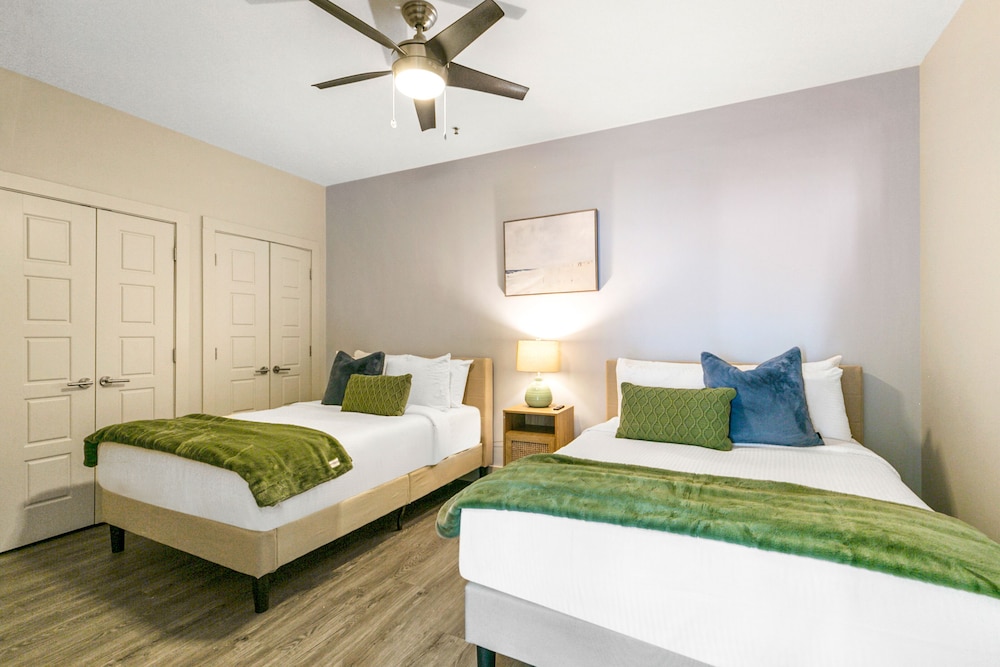 1 BEDROOM 1 KING SUITE PLUS W/ SOFABED - Photo 2
