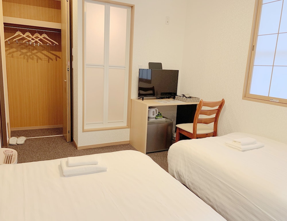 Twin Room, Private Bathroom (303) photo 1