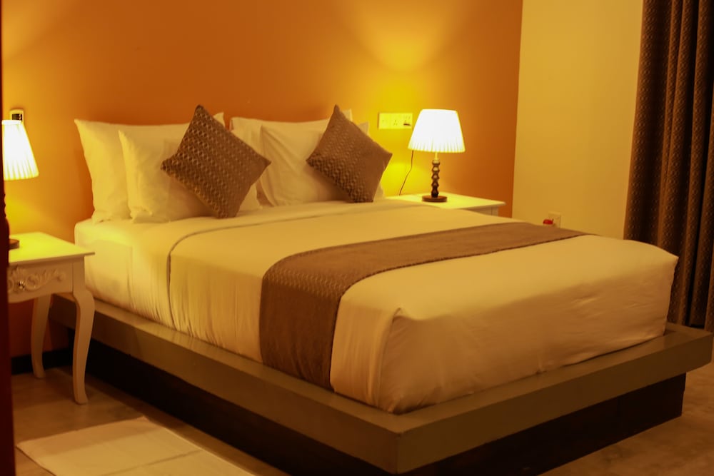 Deluxe Double Room, 1 Queen Bed, Smoking, Garden View