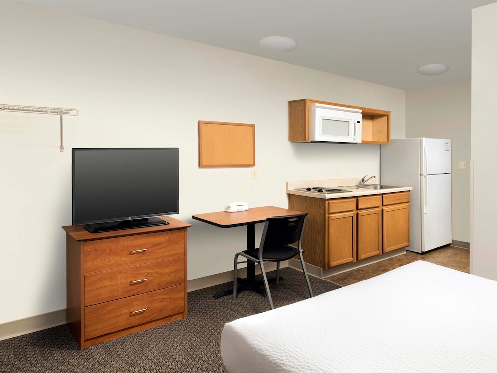 Suite, 1 Queen Bed, Accessible, Non Smoking photo 2