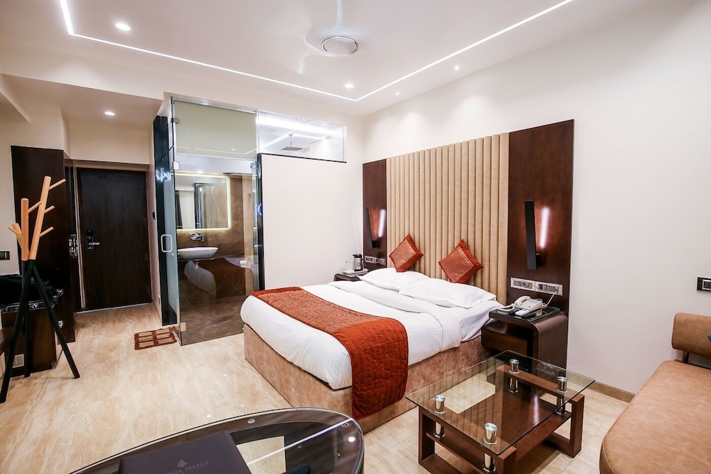 Club Double or Twin Room, City View