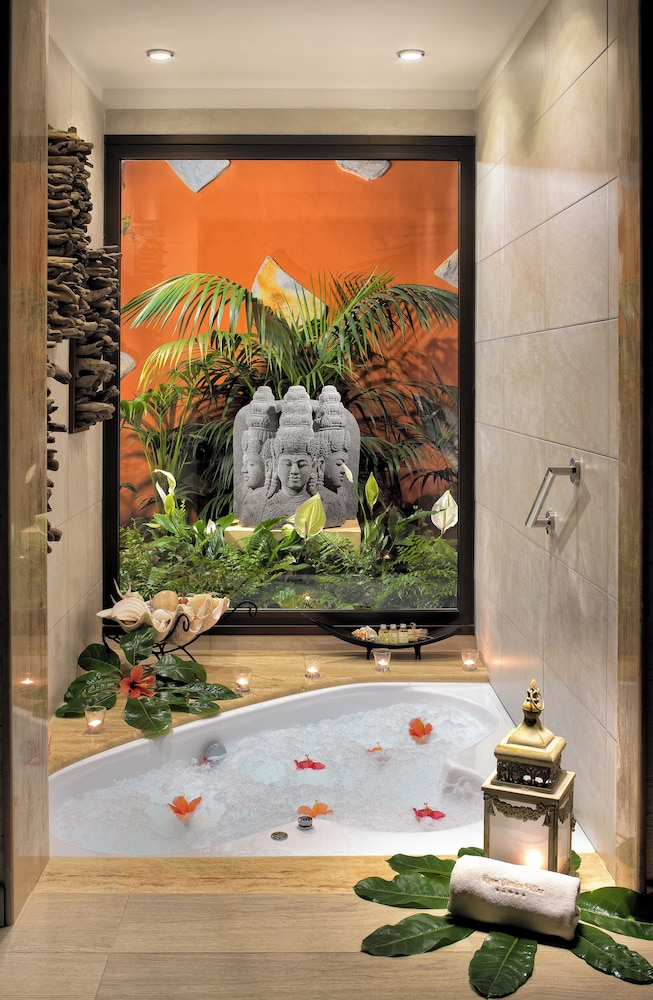 2 bedroom Queen Villa (private heated pool) thumbnail 6