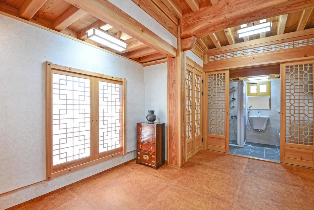 Basic Room, 1 Bedroom (Yushinjae B Primium) - Photo 2