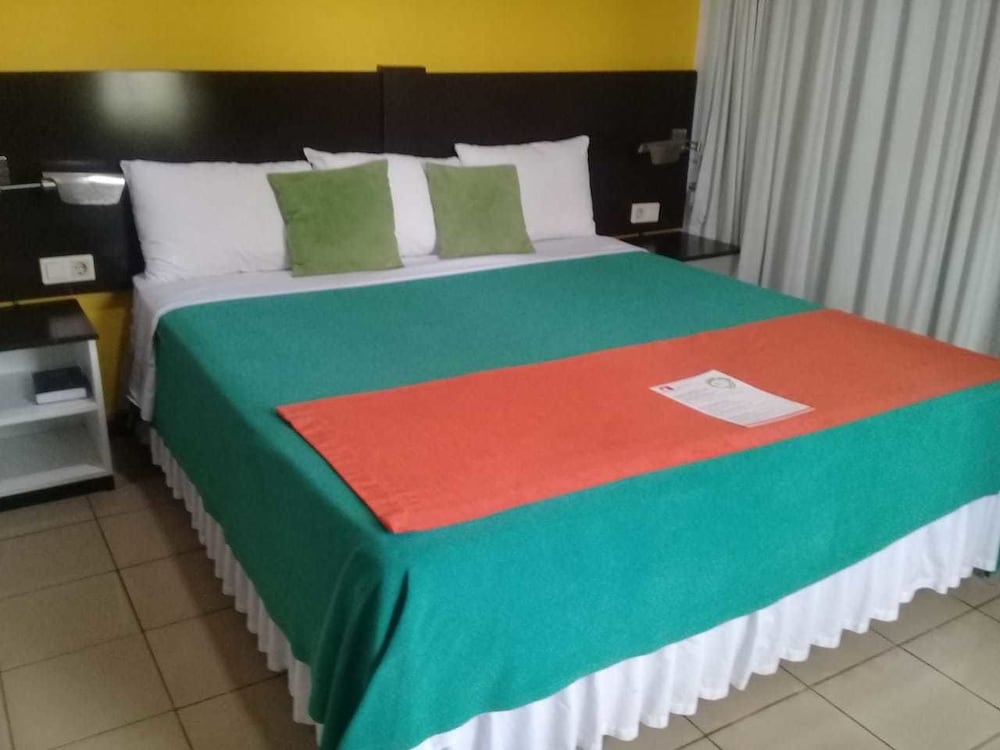 Standard Room, 1 King Bed, Balcony photo 2