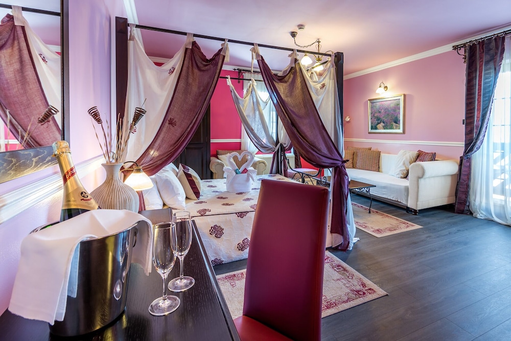 Romantic Double or Twin Room photo 2