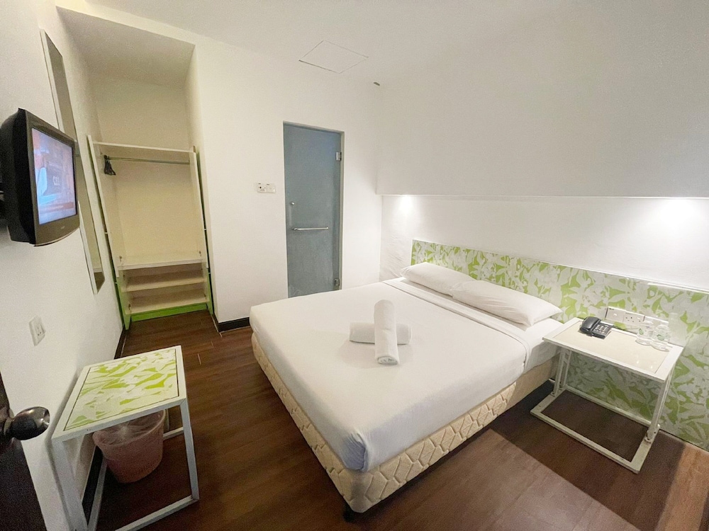 Standard Queen Room - Photo 5