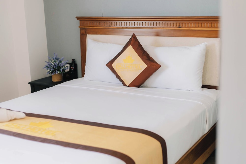 Deluxe Room, 1 Queen Bed, City View photo 3