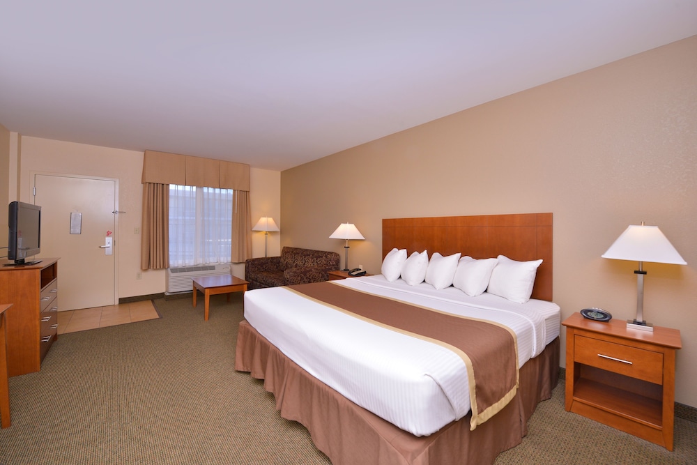 Suite, 1 King Bed, Non Smoking - Photo 12
