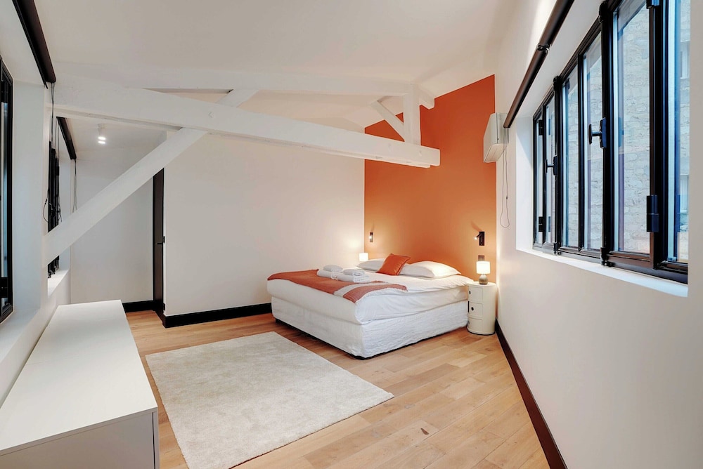 Apartment photo 2