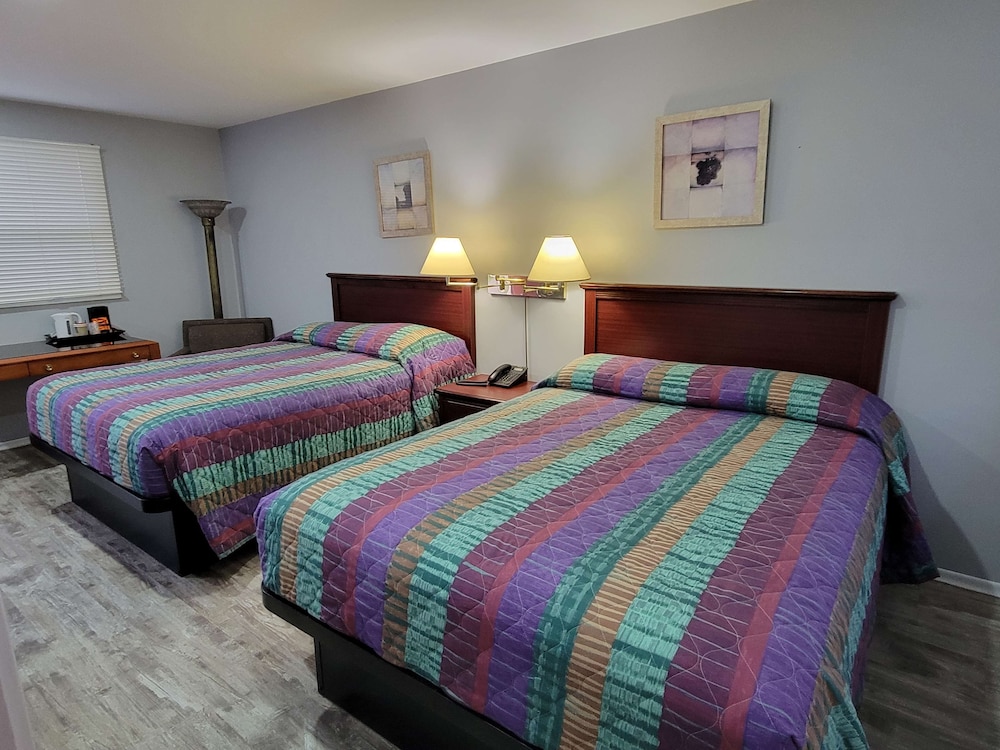 Room, 2 Queen Beds, Non Smoking photo 1