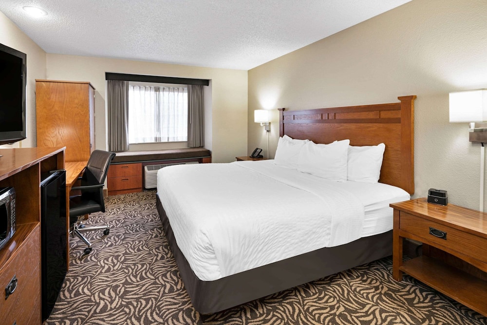 Room, 1 King Bed, Accessible (Creek View) - Photo 1