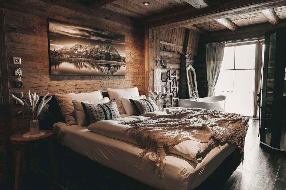 Honeymoon Suite, Mountain View photo 1