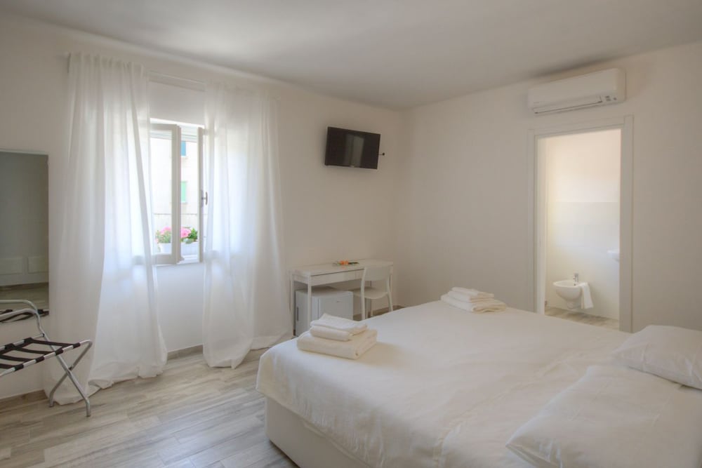 Deluxe Double Room photo 2