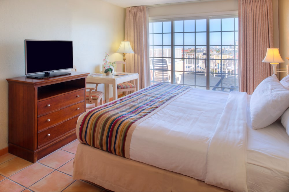 Standard Room, Multiple Beds, Bay Side - Photo 2