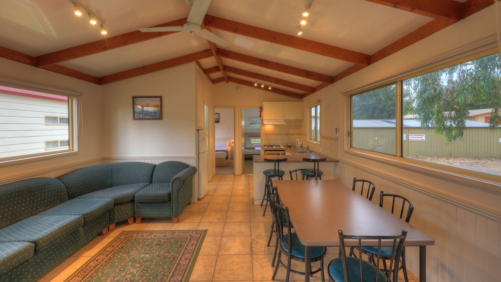 Family Cabin, 2 Bedrooms, River View photo 3