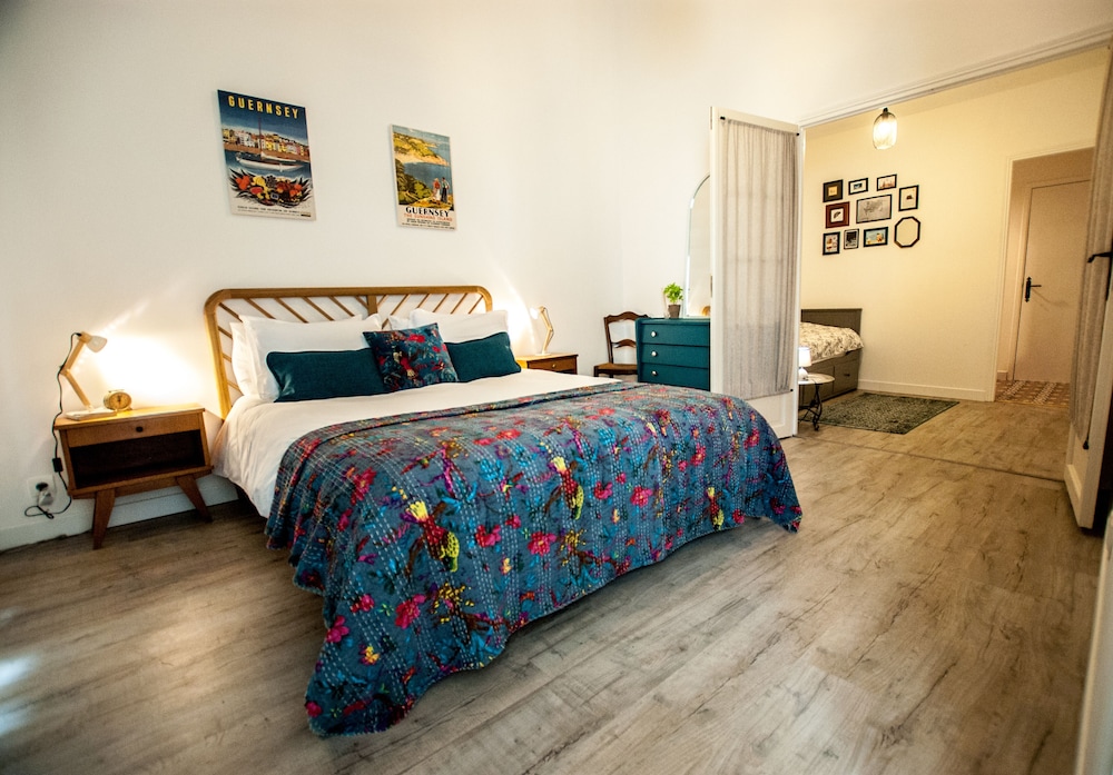 Suite - Photo 1
