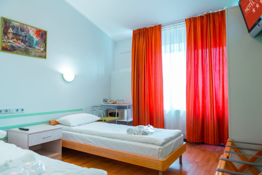 Standard Twin Room - Photo 5