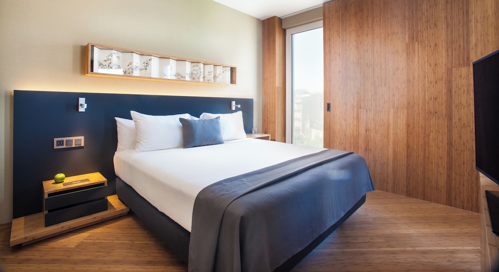 Suite (Sagrada Familia | Single Use)