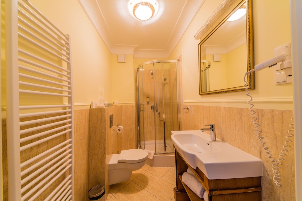 Double or Twin Room photo 2