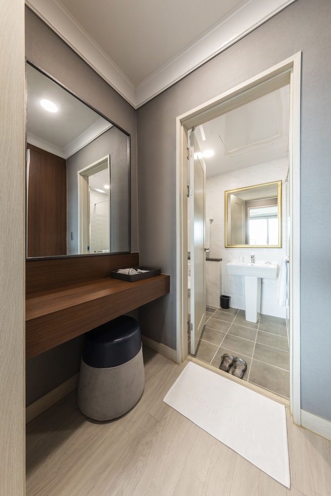 Standard Condo - Photo 2