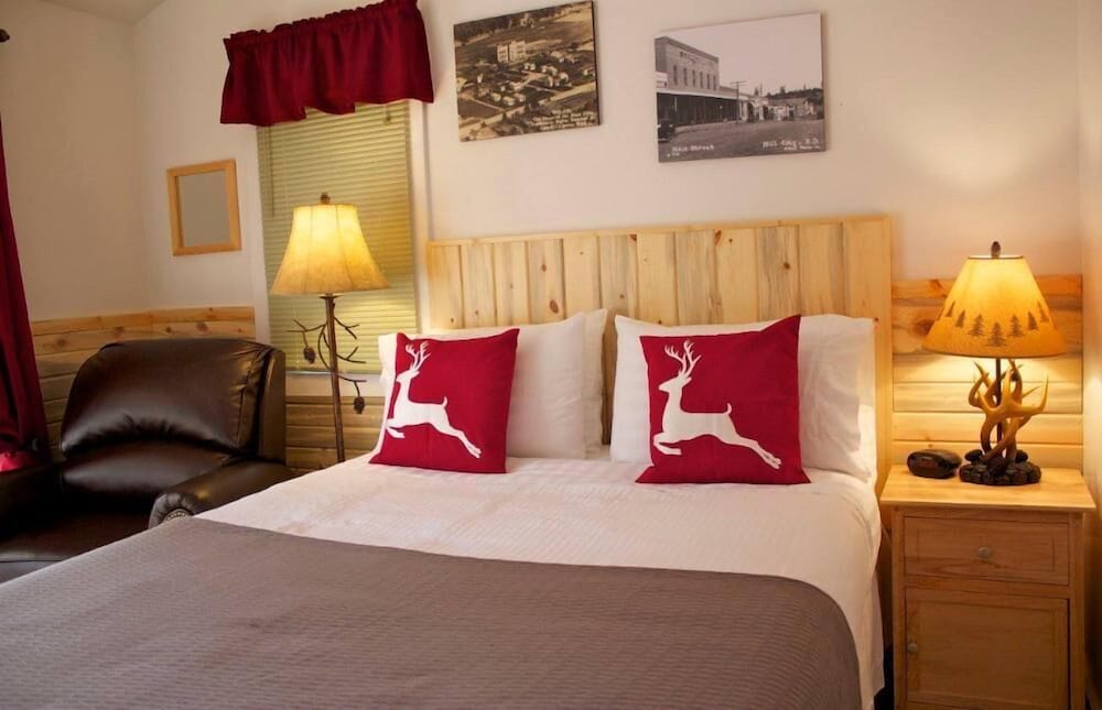 Northwoods, 1 queen bed, Private bathroom