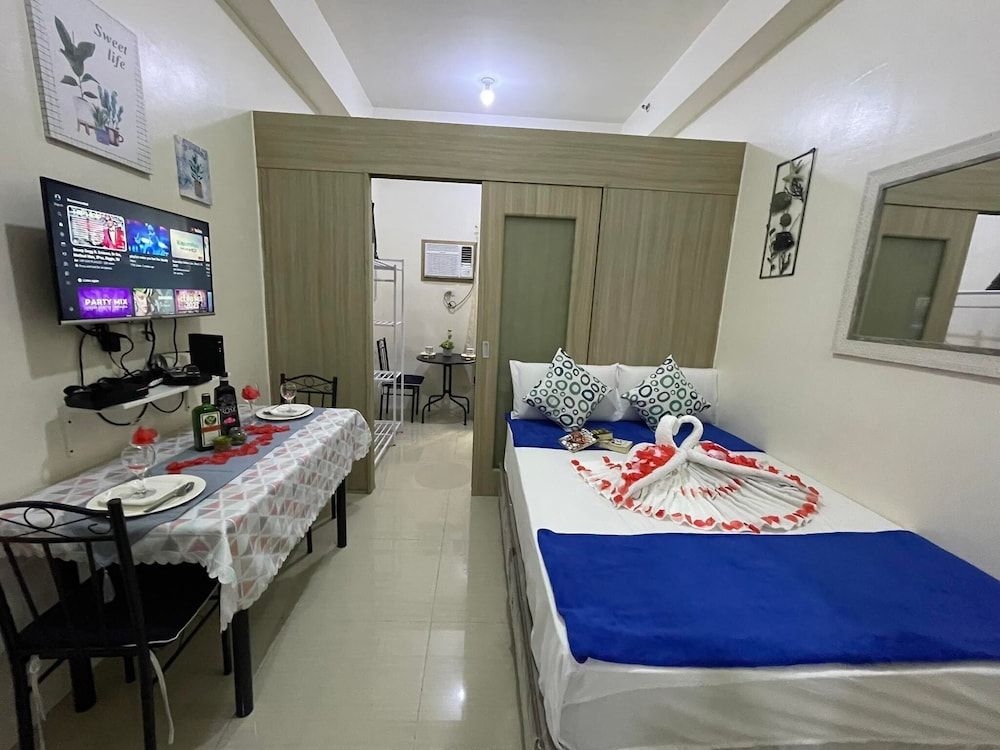 Family Room, Multiple Beds - Photo 16
