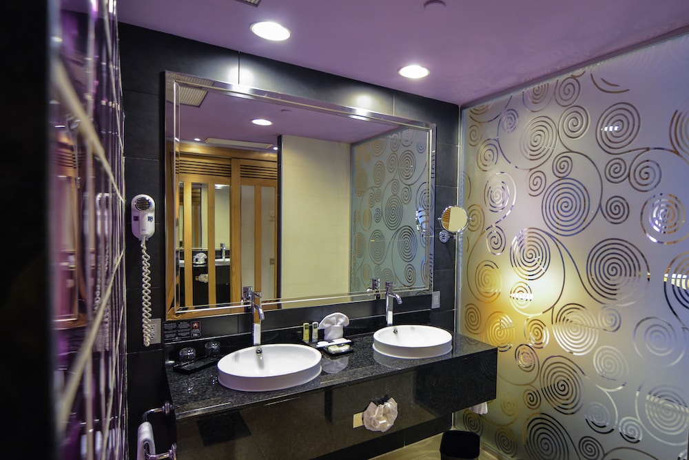 Suite - Photo 7