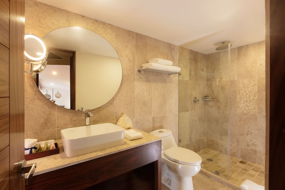 Honeymoon Suite photo 3