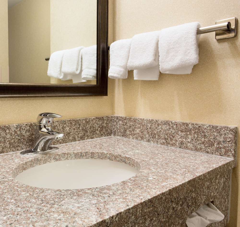 Deluxe Suite, 1 King Bed with Sofa bed, Refrigerator & Microwave (2 Rooms, Upper Floor) photo 2