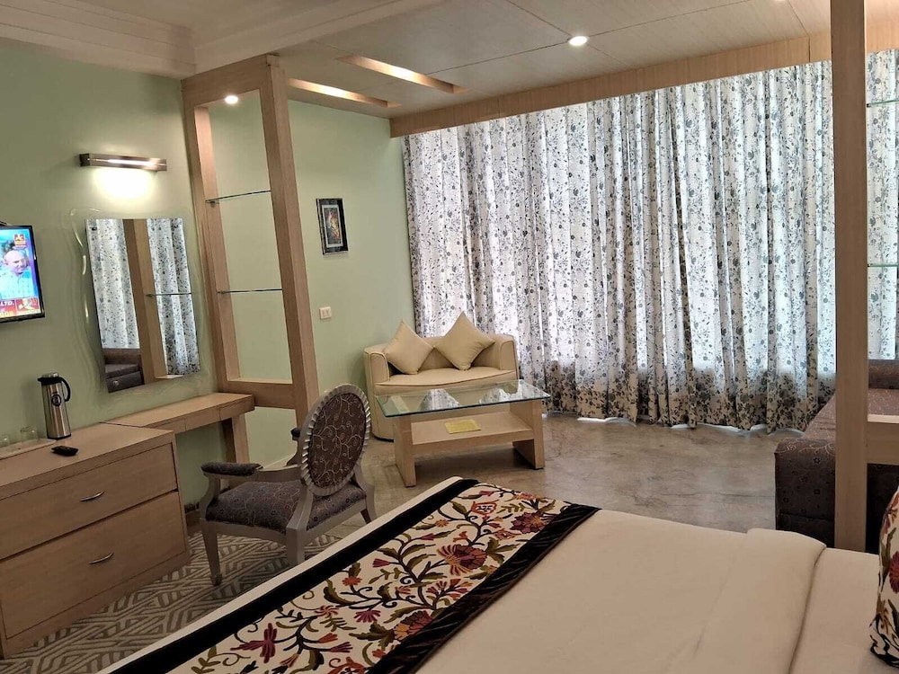 Deluxe Room - Photo 2