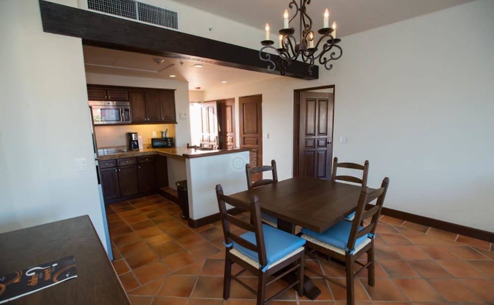 Studio 2 Queens- NO MEALS ROOM ONLY - Photo 4