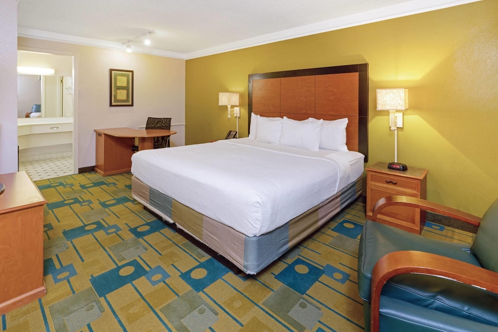 Room, 1 King Bed, Non Smoking - Photo 1