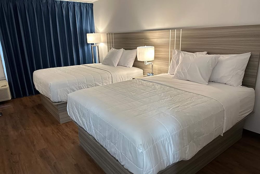 Room, 2 Double Beds, Non Smoking - Photo 1