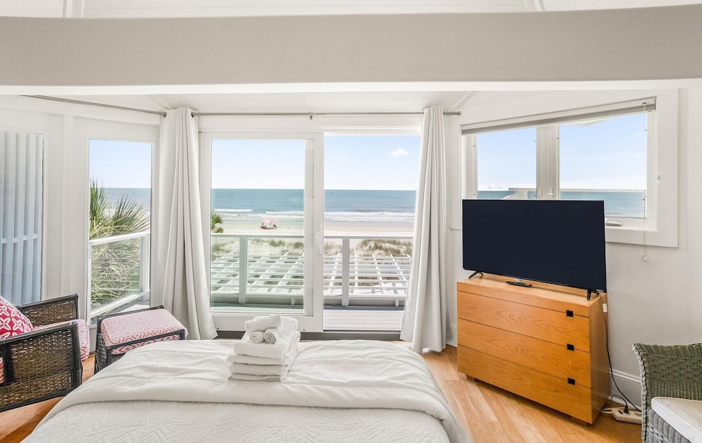 House, Multiple Beds, Kitchen, Ocean View photo 2