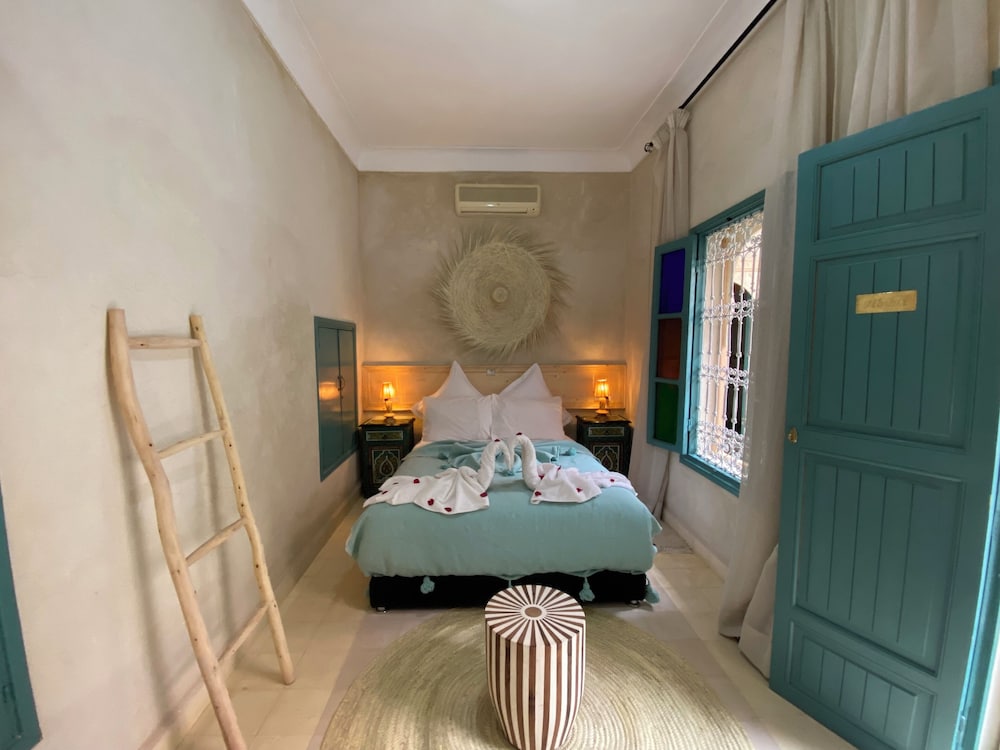 Room - Photo 2