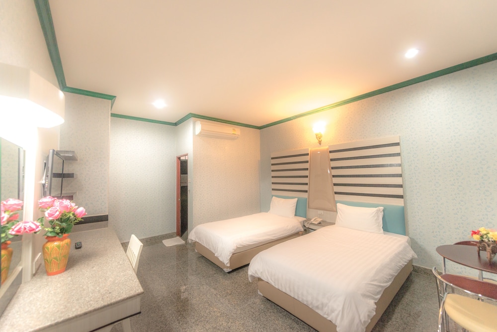 Deluxe Twin Room photo 2
