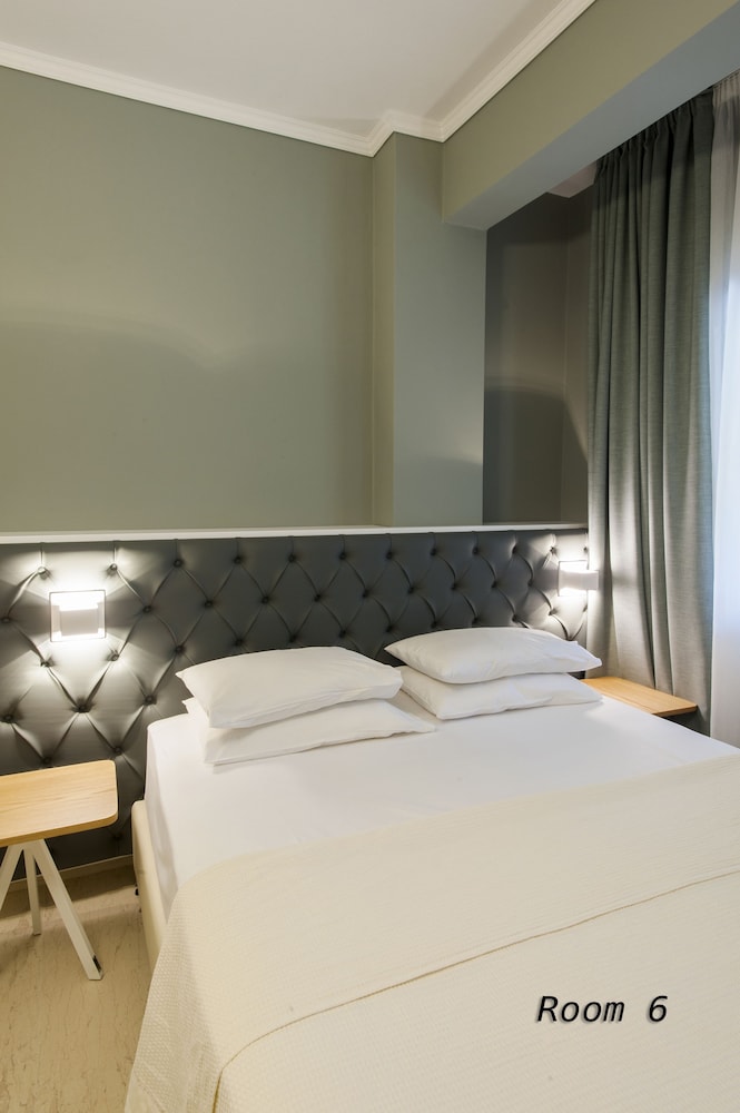 Standard Double Room, 1 Queen Bed, Balcony, Hill View (6) photo 2